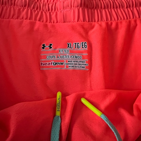 Under Armor work out shorts - Picture 2 of 3